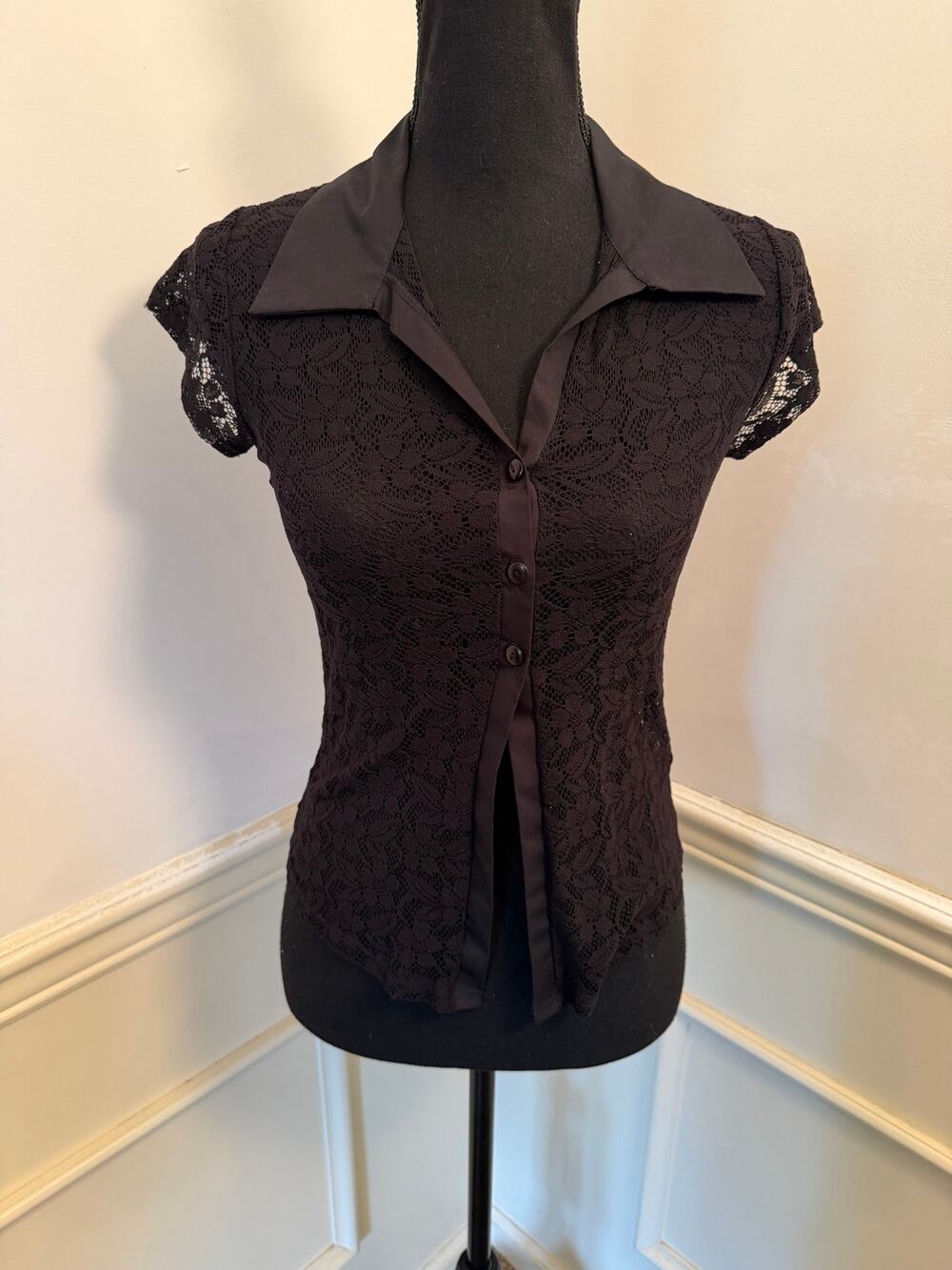 Hiatus Y2K Black Open Floral Lace 3-Button Collared Cap Sleeve Top Made in USA